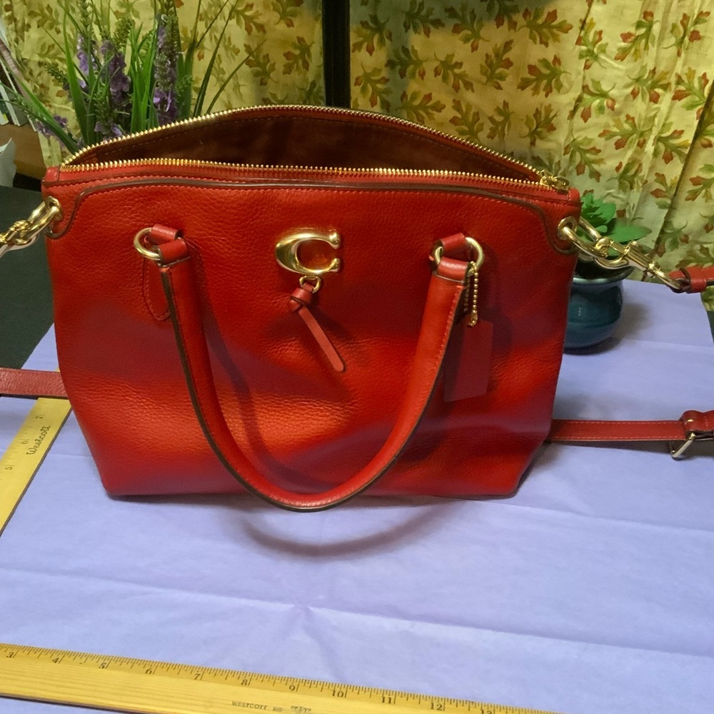 Coach hand/crossbody